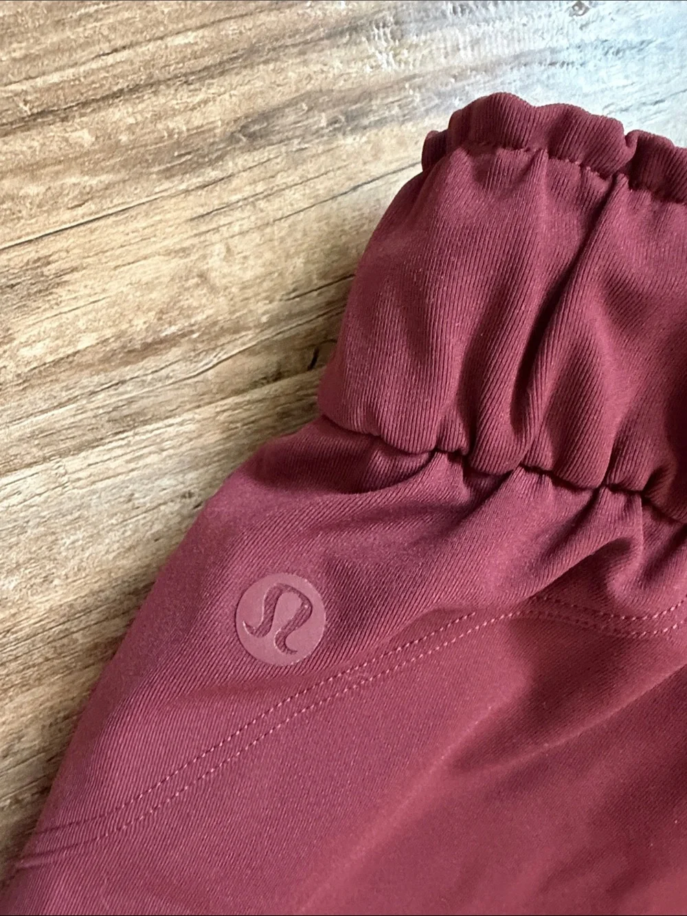 Lululemon athletica Women’s Burgundy Drawstring Joggers Sz 4- very nice cond.